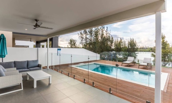 Helensvale Casa | Waterfront Wonder - Pool, Views & Luxury in Helensvale