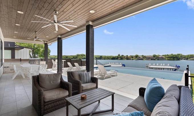 Kingsland Casa | Waterhouse at LBJ Residence II, 6 King Bedrooms, Pool, Spa, Boat/PWC Lift, Slide