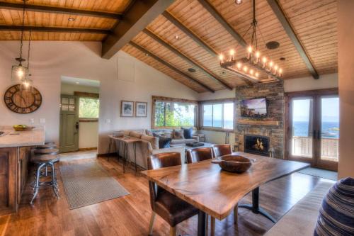 Tahoma Casa | Waters Edge Jewel with Lake Views - HOA Access