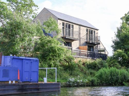 Gargrave Casa | Waters Edge Lock View