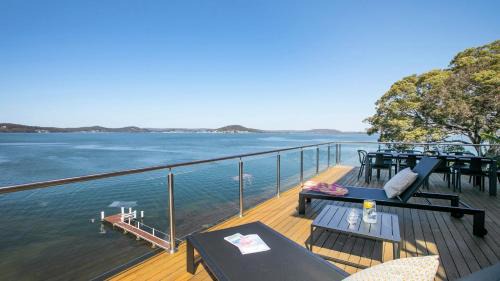 Point Clare Casa | Waters Edge - Point Clare - Pool , Spa, Private Jetty
