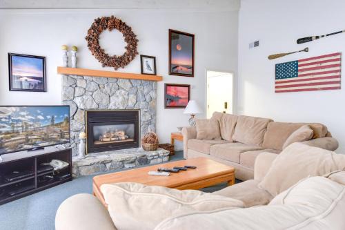 Tahoma Casa | Waters Edge Vista - HOA Pool & Pier Access