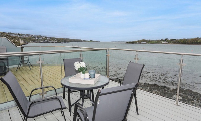 Y Felinheli Casa | WATERS EDGE (YMYL Y DWR), family friendly in Y Felinheli