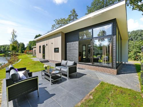 Lochem Chalet De Esquí | Waterside Bliss in Lochem