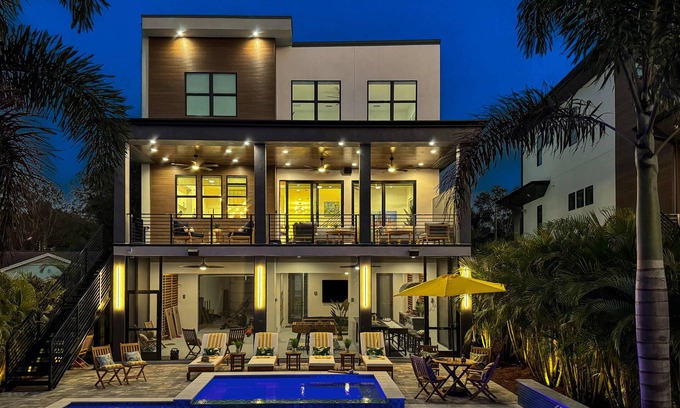 South Seminole Heights Casa | Waterside Gardens: Featured on TV Show "StayCation"