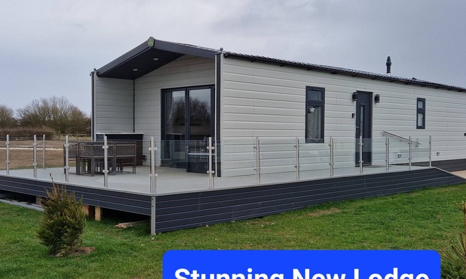 Sandilands Cabina | Waterside Lodge - Dog Friendly, Sutton on Sea