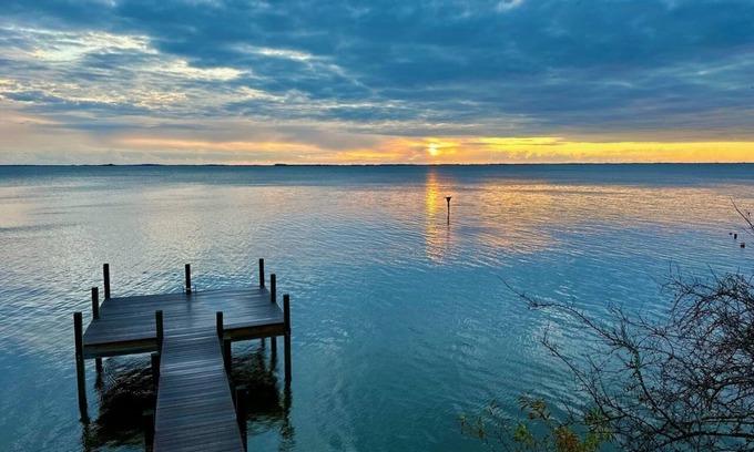 Coinjock Casa | Waterview Cottage on the Currituck Sound with Private Dock & Kayaks