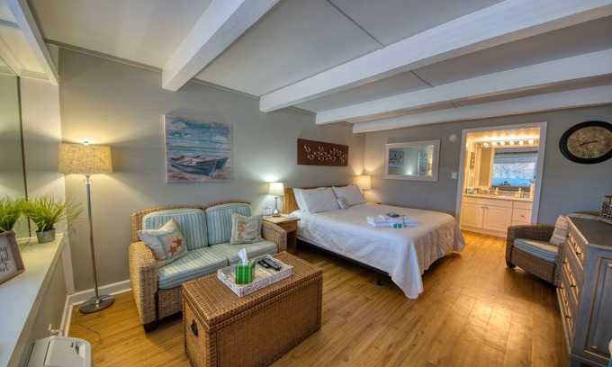 Airlie Apartamento | Waterway View Studio 2 w/ Pool near Wrightsville Beach