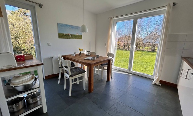 Nordseebad Burhave Apartamento | Wattkante Burhave, Apartment Ebbe & Flut: Danish stove, 70 sqm, near the beach