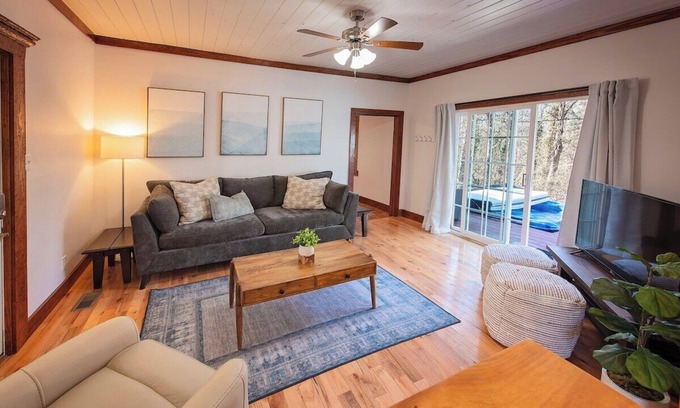 Chattanooga Apartamento | Wauhatchie Blue House - Piscina, spa, a los pies del mirador Mtn. cerca del centro