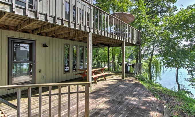 Pine River Casa | Waupaca Lakefront Home with Pool Table and Dock!