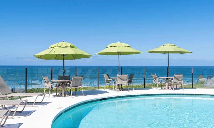 Del Mar Condominio | Wave Crest Resort