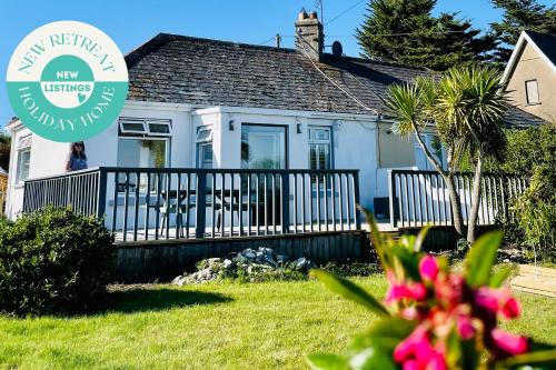 Garryvoe Casa | Wavecrest Holiday Cottage by Trident Holiday Homes