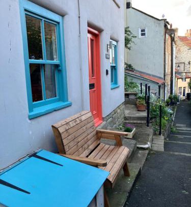 Staithes Casa | Wavelet Cottage - a Staithes gem