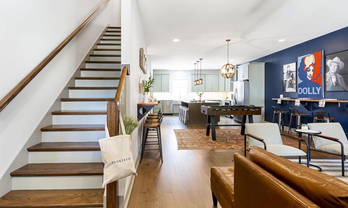 Woodland in Waverly Apartamento | Waverly by AvantStay | Nashville-Inspired Townhome w/ Luxury Kitchen, Pool Table
