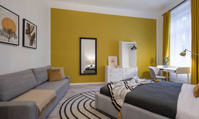 City Centre Apartamento | WAWELOVE Piłsudskiego II -spacious 3 bedroom apt. with balcony and free parking!