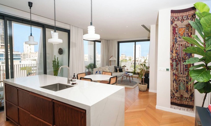 City Centre Apartamento | WealthyStays: Downtown Penthouse