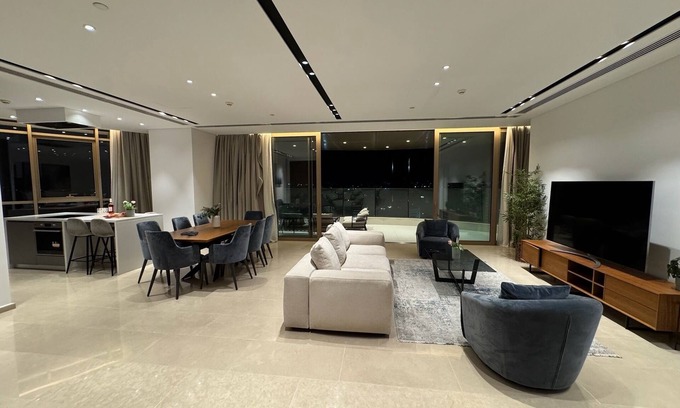 City Centre Apartamento | WealthyStays: Luxury City Escape