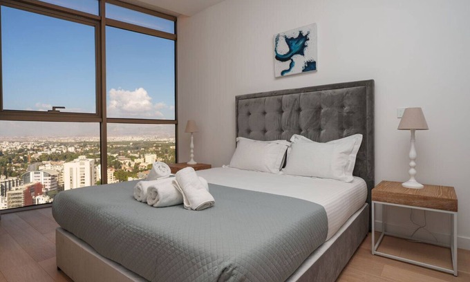 City Centre Apartamento | WealthyStays: Sky Residence Nicosia