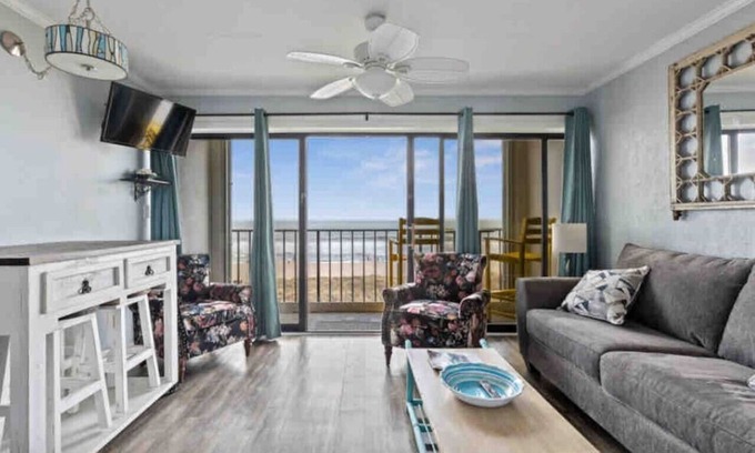 Carolina Beach Condominio | Weathertree by the Sea off the Boardwalk Oceanview
