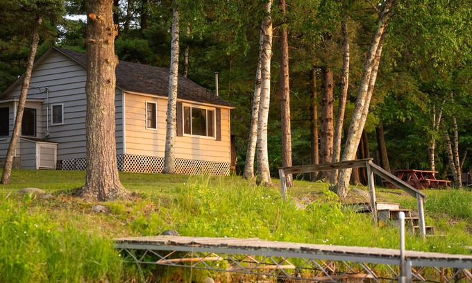 Hackensack Cabina | Webb Lake, Hackensack, Northern MN - 3 Bedroom, Sleeps 6 - Cabin #1 Blue Water