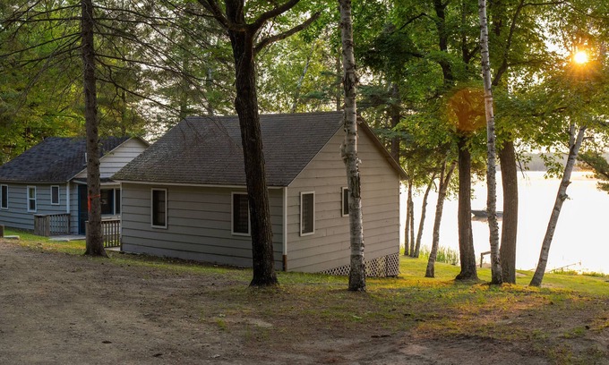 Hackensack Cabina | Webb Lake, Hackensack, Northern MN - 2 Bedroom, Sleeps 4 - Cabin #2 Blue Water
