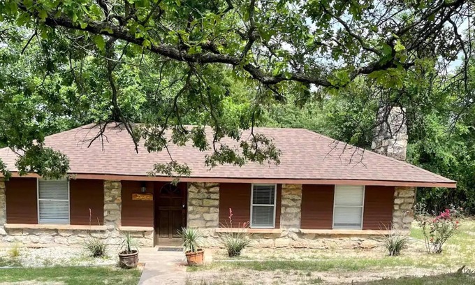 Myra Cabina | Weekend get away in North Texas Hill Country