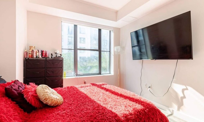 Flagler Village Apartamento | Weekend Luxury 2BR w/ Rooftop Pool, Jacuzzi, Game Lounge, Gym + Coffee Bar