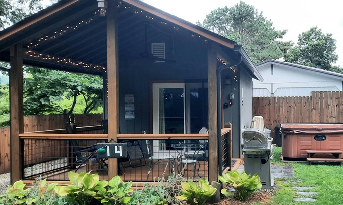 Asheville Cabina | Weekender Cabin - 3 Miles from Downton Asheville
