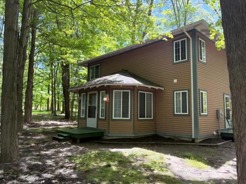 South Haven Casa | Weekly Cottage Rental - 5 Min to Private Beach!