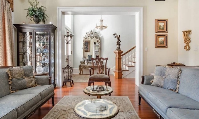 Historic Downtown Savannah Casa | The Jewel of Monterey Sq La mansión de pastel de bodas para grupos grandes y familias