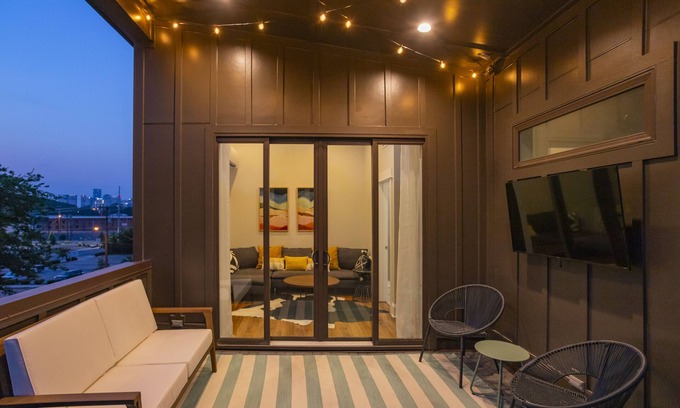 Eighth Avenue Casa | WeHo 3 Story Townhome 4 of 4 w/ Rooftop Deck WALKABLE! 8 mins drive to BRDWY!