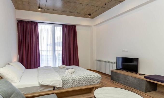 Kazbegi Apartamento | Wehost Apartment with Balcony