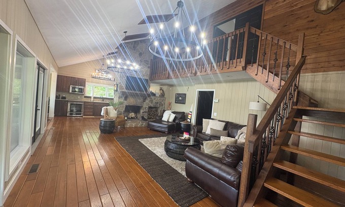 Leesburg Casa | Weiss Lake Front Sleeps 17 with UTV and Pon-Toon Boat for the Sunset Views!