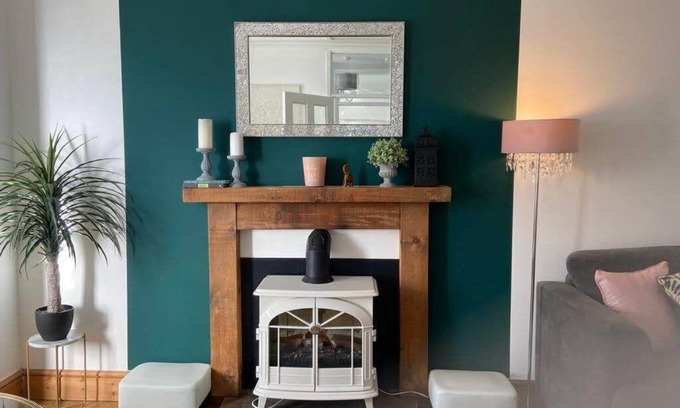 Bridgend Cabaña | Welcome to your home away from home in the heart of Bridgend`s historic conservation area!