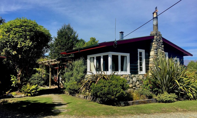 Manapouri Casa | Welcome Home Cottage, Manapouri, Fiordland