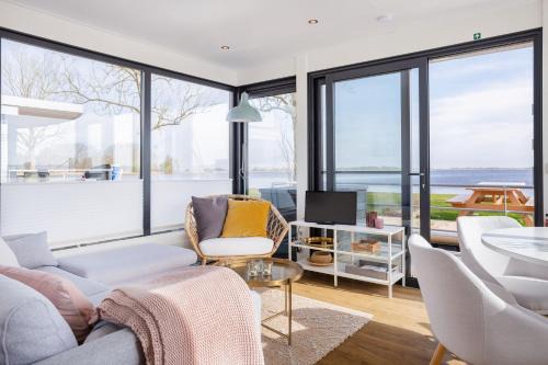 Offingawier Casa | Welcome in - Houseboat Agua Dolce met tuin, Paviljoenwei 4, Sneek - Offingawier