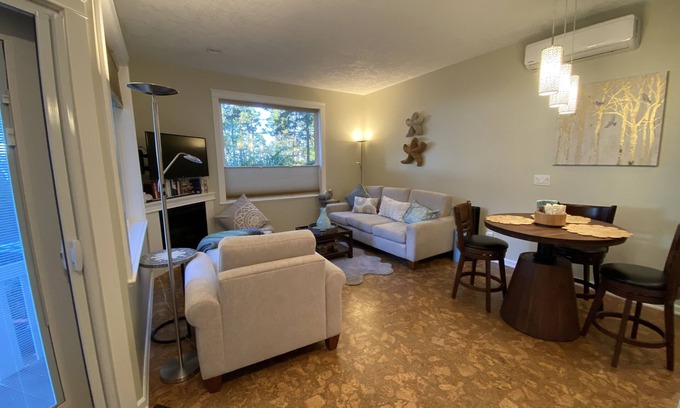 Comox Casa | Welcome Kye Bay Nest at the beach - relax, restore, and explore. H820823952