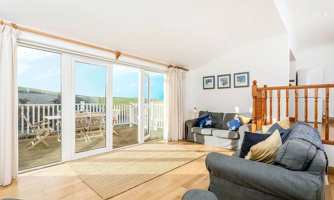 Port Isaac Cabaña | Welcome to Bay View, a stunning five-bedroom dog-friendly holiday home