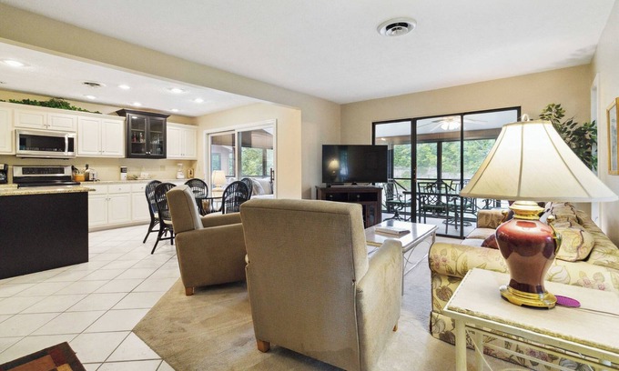 Sloans Valley Condominio | Welcome to Bigelow’s Water View Bungalow – Your Lake Retreat