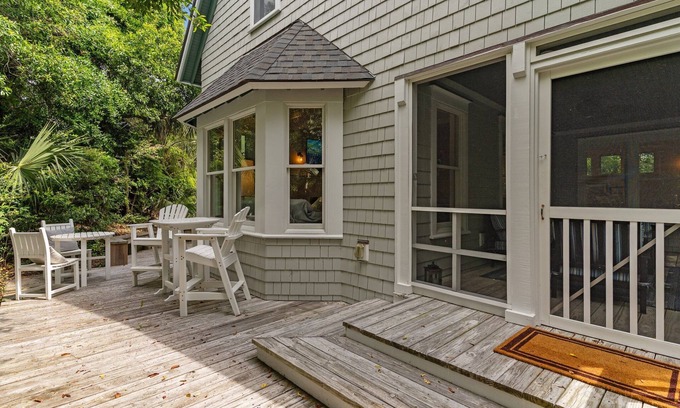 Cape Fear Station Casa | Welcome to Bo's Place in the desirable Sumners Crescent neighborhood.