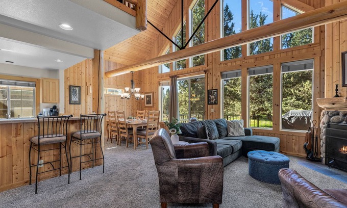 Redmond Casa | Welcome to Cinnamon Chalet – Your Cozy Escape in Eagle Crest Resort! Dog Friendl