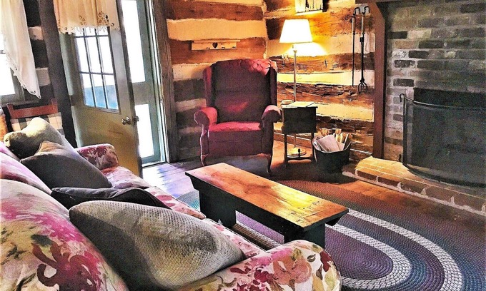 Lexington Cabina | Welcome to circa 1775 Virginia!