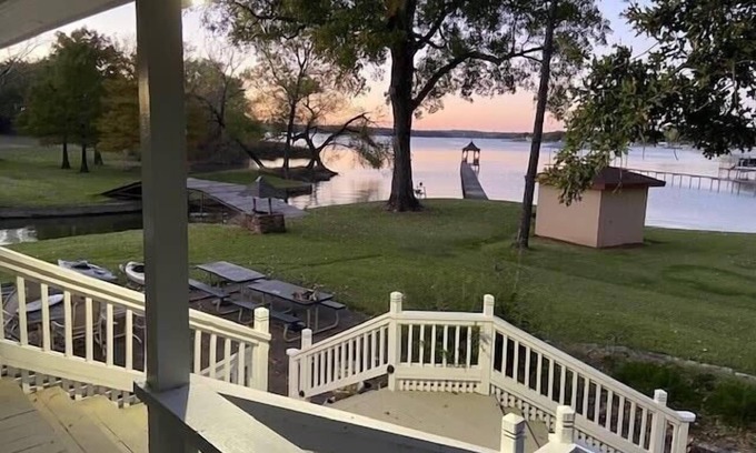 Fort Worth Cabaña | Welcome to Cottage Mariposa on Eagle Mountain Lake
