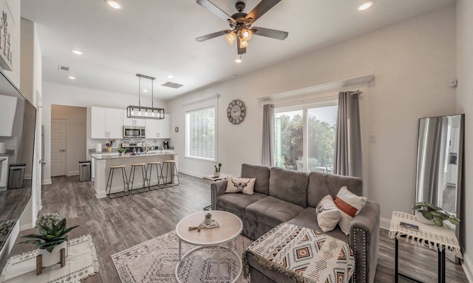 Fort Worth Casa | Welcome to Cowtown Casita - close to the Stockyards, Billy Bob's and more!