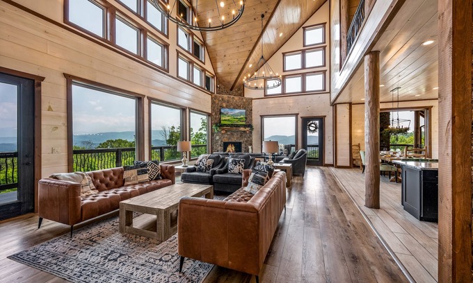 Gatlinburg - Pigeon Forge Cabina | Welcome to Dancing Fox! Luxury 7BR, Indoor Pool, Fire Pit, Wow Views!!!