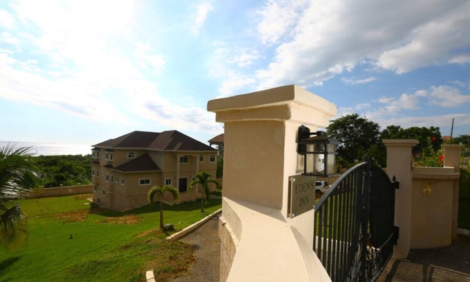 Whitehouse Villa | Bienvenido a Eden’s Inn