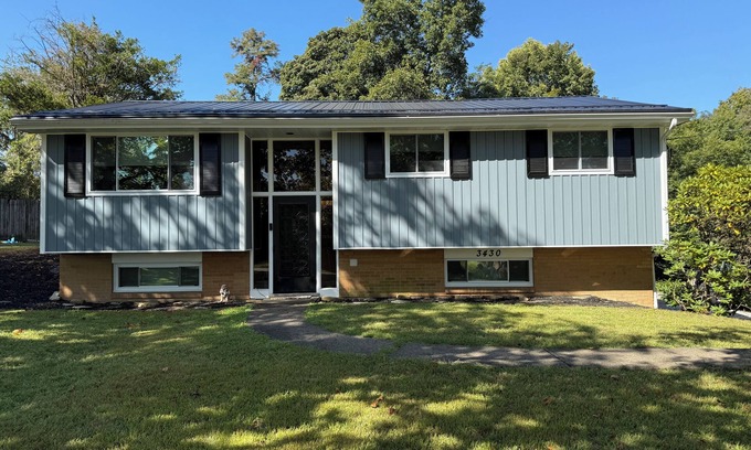 Elrama Casa | Welcome to Finley-Villa! A cozy 3-bedroom, 3 full bath house in Finleyville