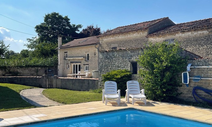 La Croix Comtesse Cabaña | Welcome to “La Belle Évasion“ a gîte that promises tranquility and comfort.