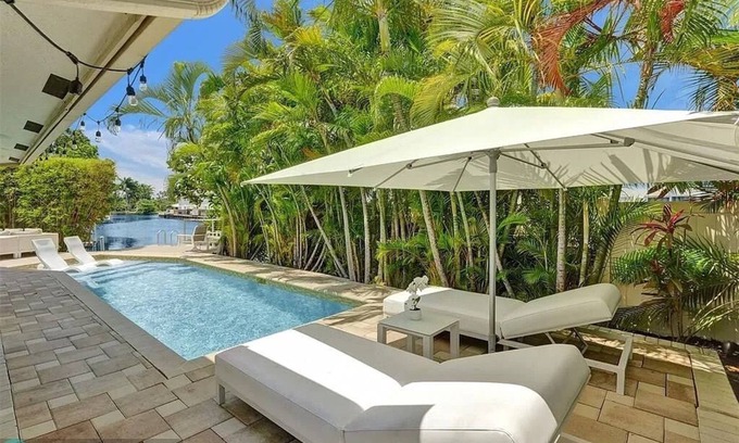 Coral Shores Casa | Welcome to Lux Waterfront Getaway: Modern & Pet-Friendly